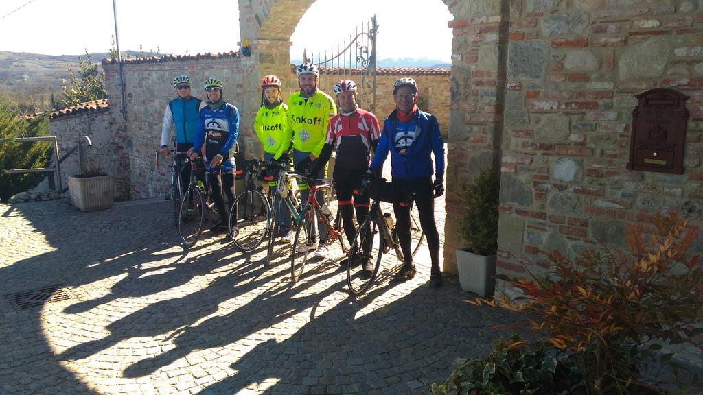 לינה וארוחת בוקר Carrù La Rocca מראה חיצוני תמונה